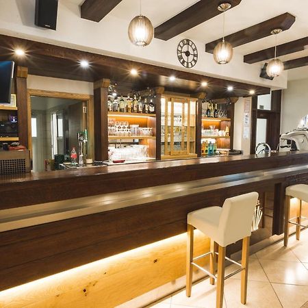 Hotel Smuk Semic Dış mekan fotoğraf