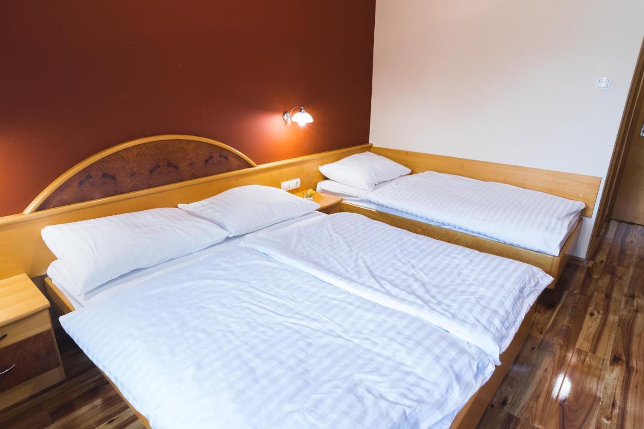 Hotel Smuk Semic Dış mekan fotoğraf